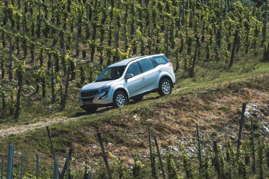  Mahindra XUV500 W6 2019 года  (EU) (фото 6 из 32)